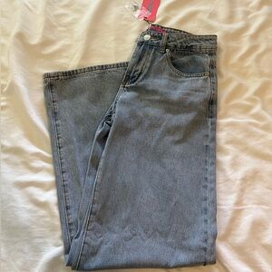edikted raelyn light wash jeans
